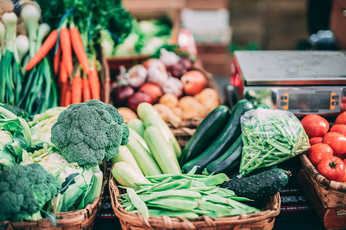 Alimentazione sana e equilibrata con verdure fresche